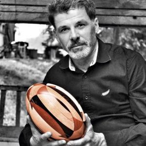 Les ballons de rugby en bois de Pierre Armengaud