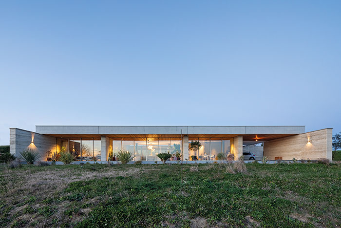 Villa en béton de terre 15 de perignon architecte toulouse