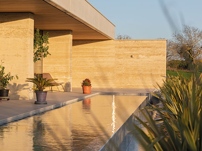 Villa en béton de terre 10 de perignon architecte toulouse