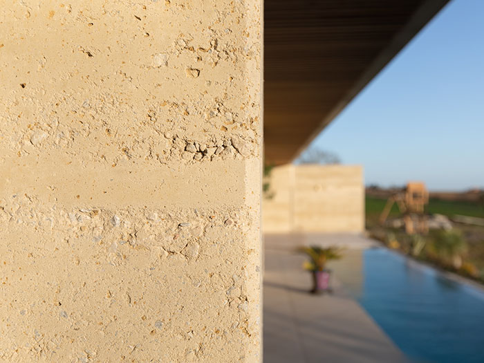 Villa en béton de terre 9 de perignon architecte toulouse