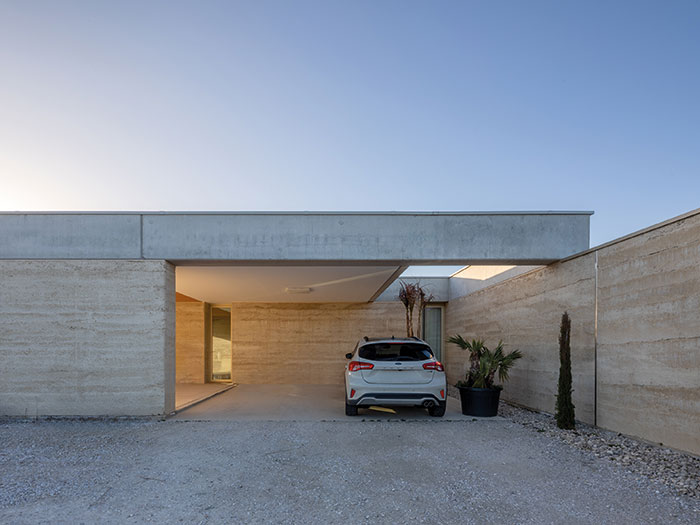 Villa en béton de terre 8 de perignon architecte toulouse